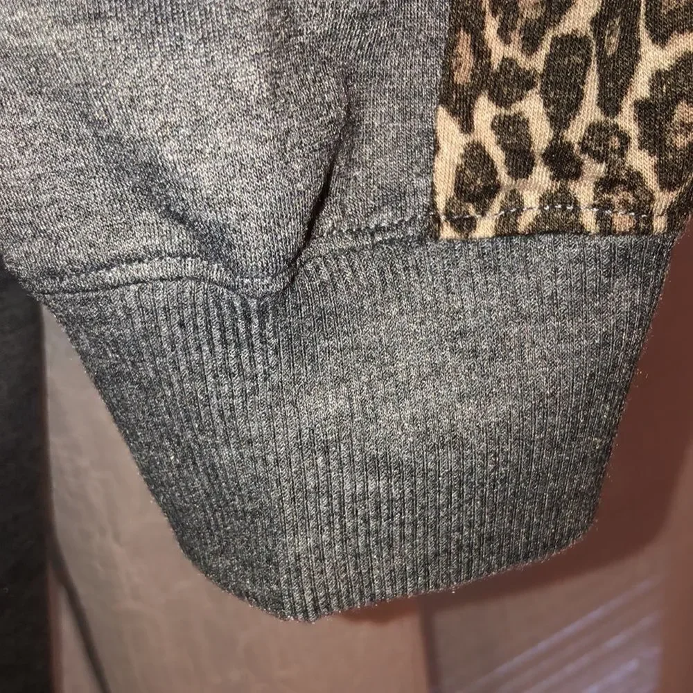 Anthropologie Splendid S Lively Leopard Gray PJ Lounge Crewneck & Jogger Set